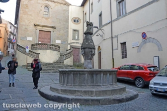 Viterbo - La fontana di piazza crocetta