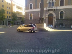 Piazza della Repubblica ridotta a parcheggio
