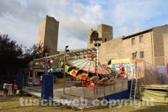 Santa Rosa - Le giostre deturpano le mura cittadine