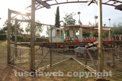 Santa Rosa - Le giostre deturpano le mura cittadine