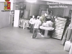 Viterbo - Le immagini del video dell\'incendio di via Garbini