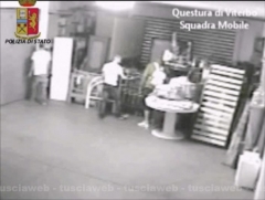 Viterbo - Le immagini del video dell\'incendio di via Garbini