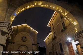 Le luminarie accendono il "cuore" del centro storico