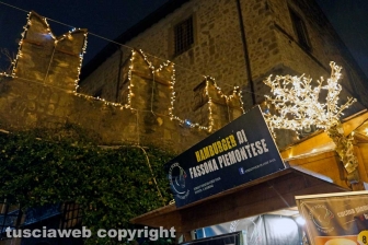 Le luminarie accendono il "cuore" del centro storico