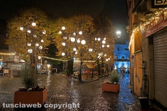 Le luminarie accendono il "cuore" del centro storico