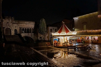 Le luminarie accendono il "cuore" del centro storico