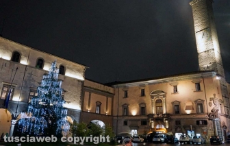 Le luminarie accendono il "cuore" del centro storico