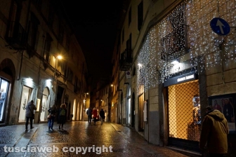 Le luminarie accendono il "cuore" del centro storico