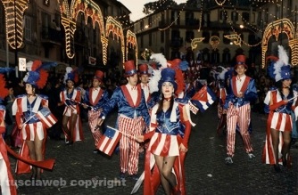 Carnevale di Ronciglione - Le mascherate di Pierina - Perché non ce ne jamm\'in America