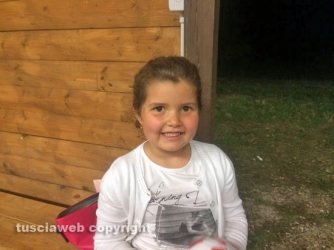 Una delle piccole invitate alla festa per Mauro e Fabiola