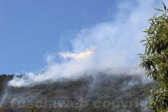 Le operazioni per domare le fiamme