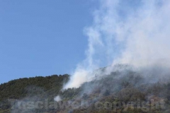 Le operazioni per domare le fiamme