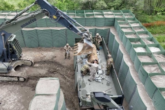 Viterbo - Bomba in via De Gasperi - Le operazioni per il trasferimento dell'ordigno a Monte Romano