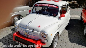 Le splendide auto d'epoca al duomo