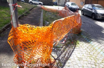 Viterbo - Transenne e reti in via braccia di S. Francesco