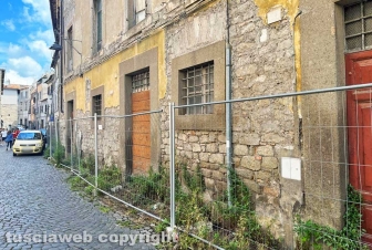 Viterbo - Reti lungo palazzo di Donna Olimpia