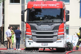 Unitus - In fiamme la facoltà di agraria - L'intervento dei vigili del fuoco