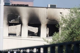 Unitus - In fiamme la facoltà di agraria - L'intervento dei vigili del fuoco