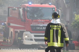 Unitus - In fiamme la facoltà di agraria - L'intervento dei vigili del fuoco