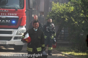 Unitus - In fiamme la facoltà di agraria - L'intervento dei vigili del fuoco