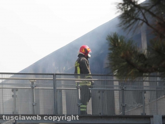 Unitus - In fiamme la facoltà di agraria - L'intervento dei vigili del fuoco