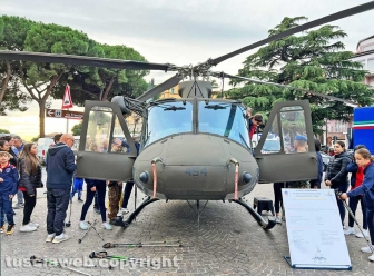 L'elicottero dell'Esercito in piazza dei caduti
