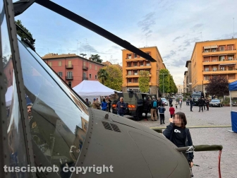 L'elicottero dell'Esercito in piazza dei caduti