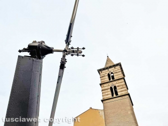 L'elicottero dell'Esercito in piazza dei caduti