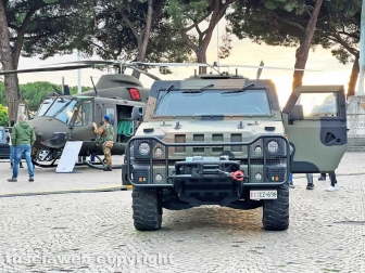 L'elicottero dell'Esercito in piazza dei caduti