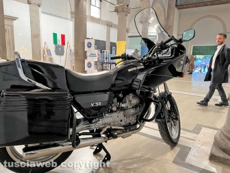 L'elicottero dell'Esercito in piazza dei caduti