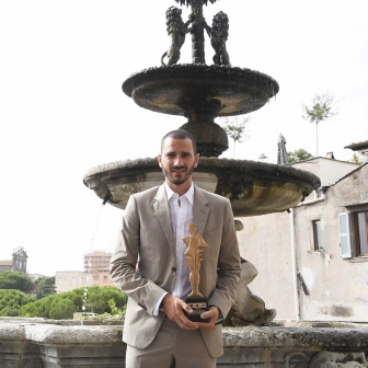 Leonardo Bonucci con il riconoscimento