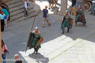 Viterbo - Sul set di "Leonardo" a San Pellegrino