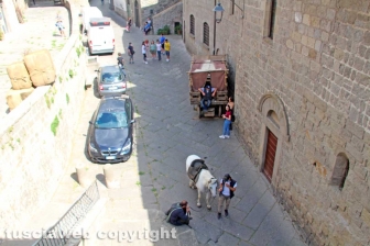 Viterbo - Sul set di "Leonardo" a San Pellegrino