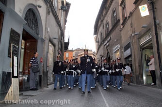 L\'esercito sfila nel centro storico