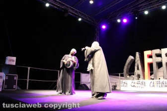 L'esibizione magica della Reda Troupe