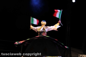 L'esibizione magica della Reda Troupe