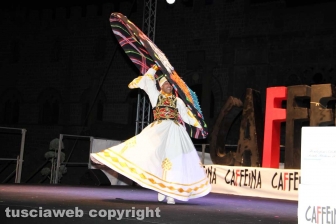 L'esibizione magica della Reda Troupe