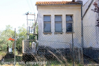 L'ex scuola a Ponte di Cetti