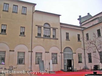 L’ex tribunale e il convento dei Carmelitani scalzi nel 2009