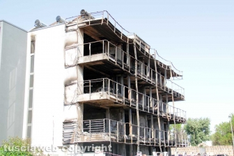Montalto di Castro - L'hotel Margherita distrutto dall'incendio