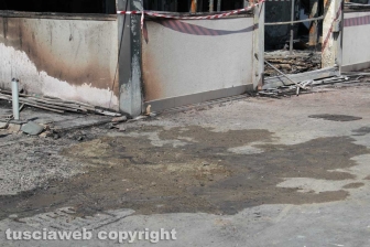 Montalto di Castro - L'hotel Margherita distrutto dall'incendio
