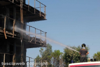 Montalto di Castro - L'hotel Margherita distrutto dall'incendio