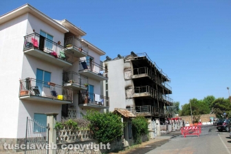 Montalto di Castro - L'hotel Margherita distrutto dall'incendio