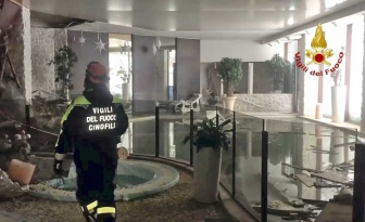 L'hotel sommerso dalla neve, i soccorsi