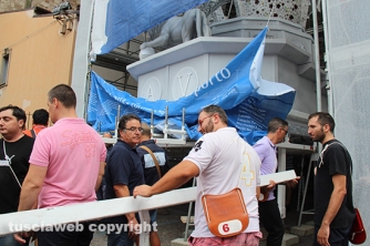 L\'Ice bucket challenge dei facchini di santa Rosa