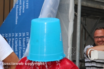 L\'Ice bucket challenge dei facchini di santa Rosa