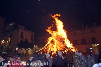 L'imponente focarone di sant'Antonio