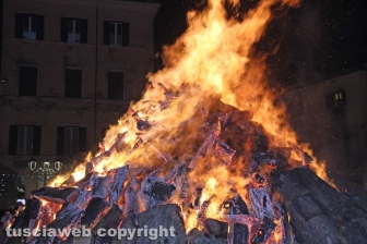 L'imponente focarone di sant'Antonio