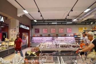 Capranica - L’inaugurazione del centro commerciale all'ex Mineral Neri