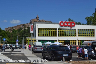 Capranica - L’inaugurazione del centro commerciale all'ex Mineral Neri